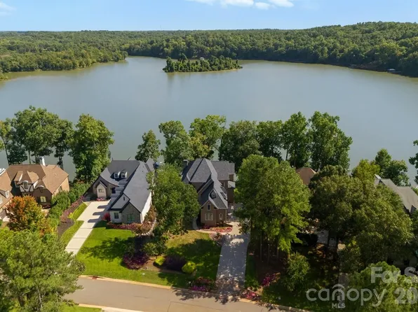 3251 Lake Pointe Dr, Belmont, NC 28012