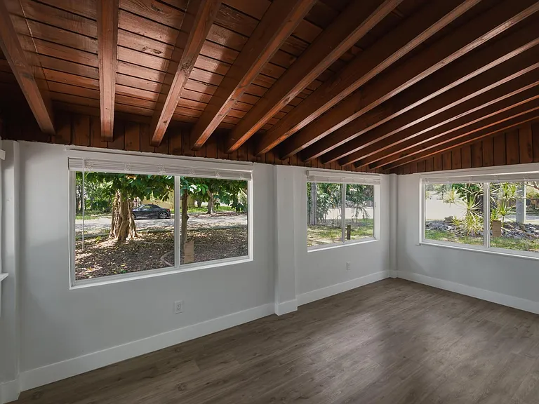 12980 NE 10th Ave — Photo 22