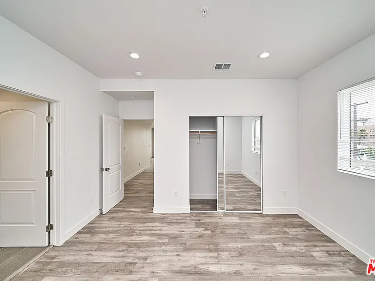 601 1/2 W 41st Pl — Photo 12