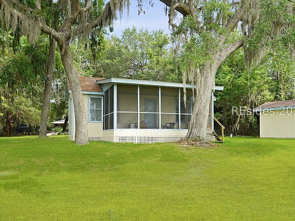 5th image of 141 Cherry Point Rd S