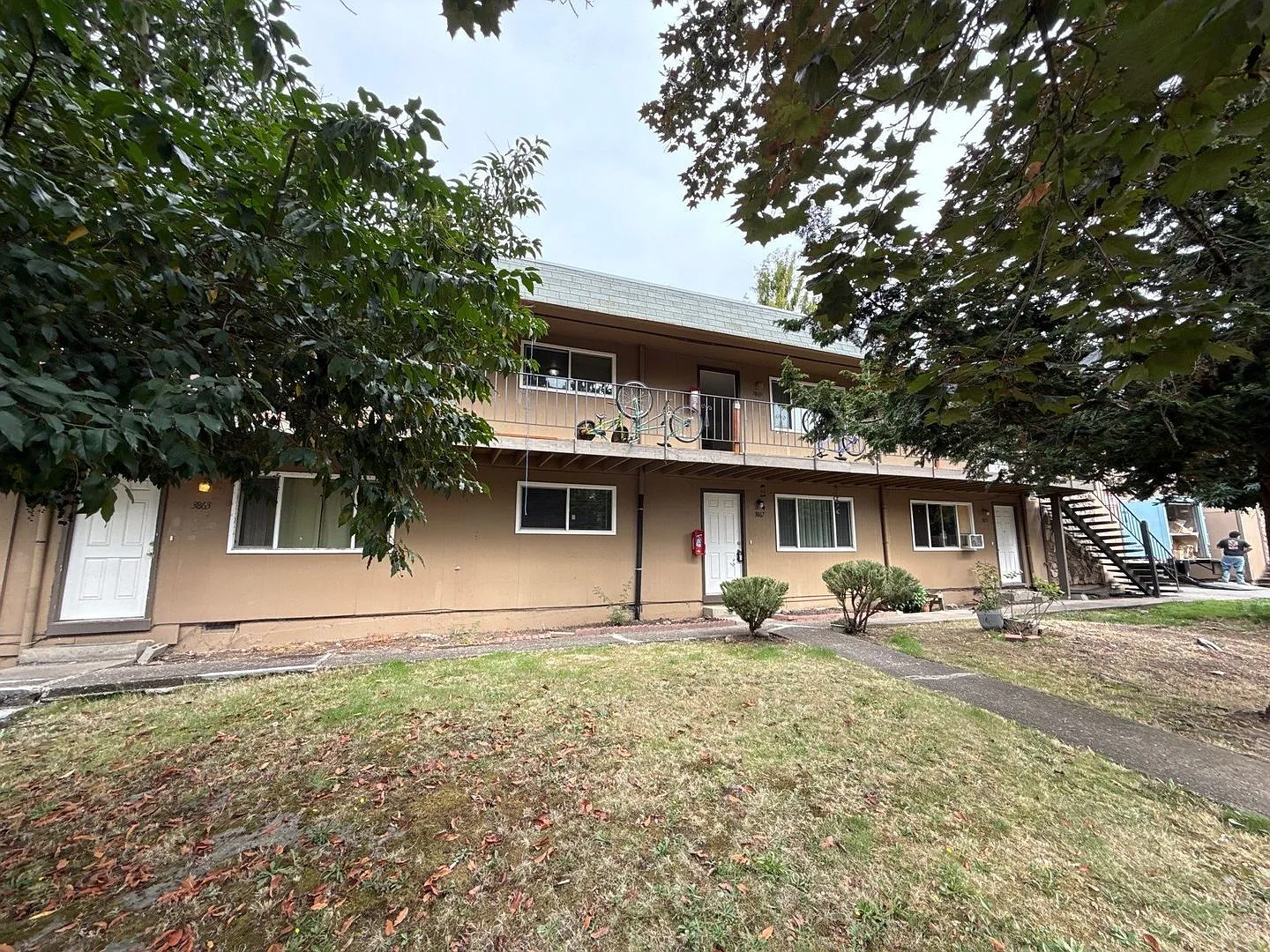 2 bed, 1.0 bath, 707 sqft, $1,195 — Photo 2