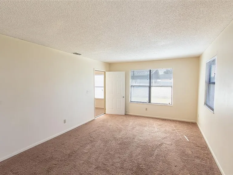 709 Mosley Rd — Photo 4