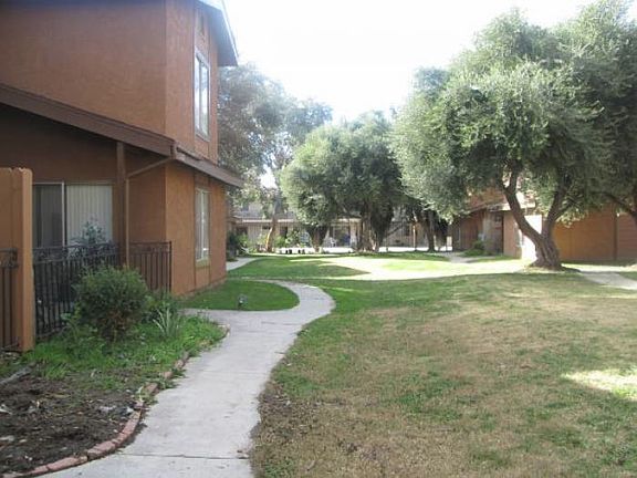 5th image of 1221 E Pasadena St