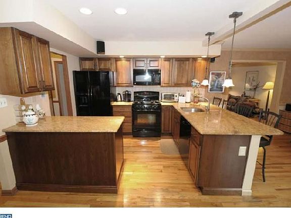 5th image of 412 Andrew Rd