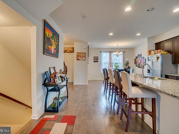 5th image of 4805 Hicks Dr