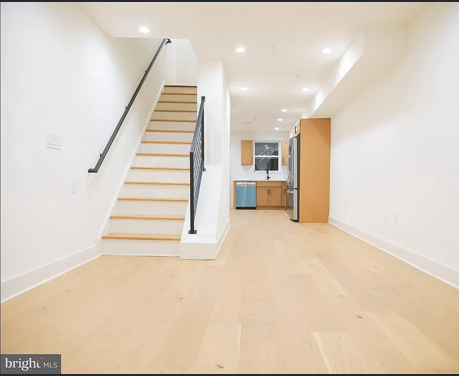 4 bed, 2365 sqft, $3,400 — Photo 2