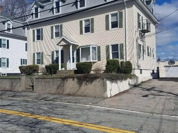 61 School St, Lincoln, RI 02865