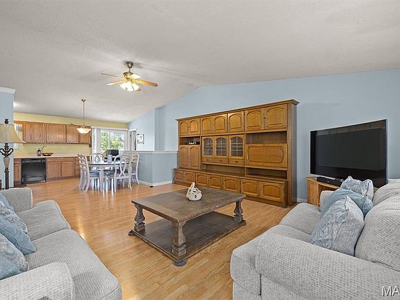 4th image of 1231 Bahamas Dr