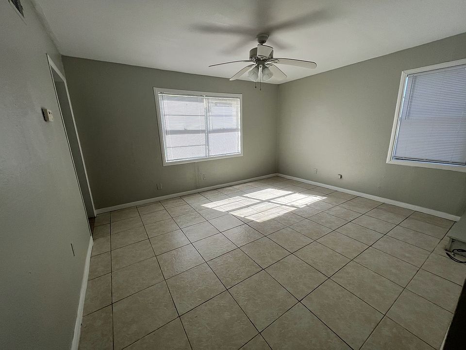 1129 4th Ave N, Texas City, TX 77590 | Zillow