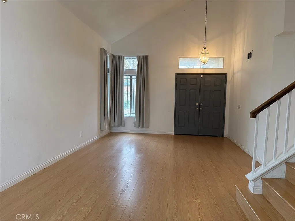 5 bed, 2.5 bath, 1921 sqft, $3,600 — Photo 3