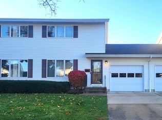 434 E Exchange St #2, Sycamore, IL 60178