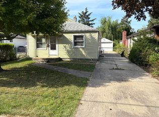 18379 Hazelwood St, Roseville, MI