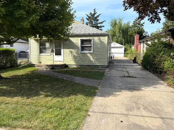 18379 Hazelwood St, Roseville, MI 48066