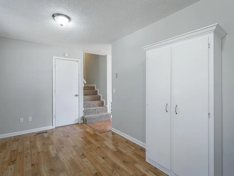 1613 N Chester Rd — Photo 5