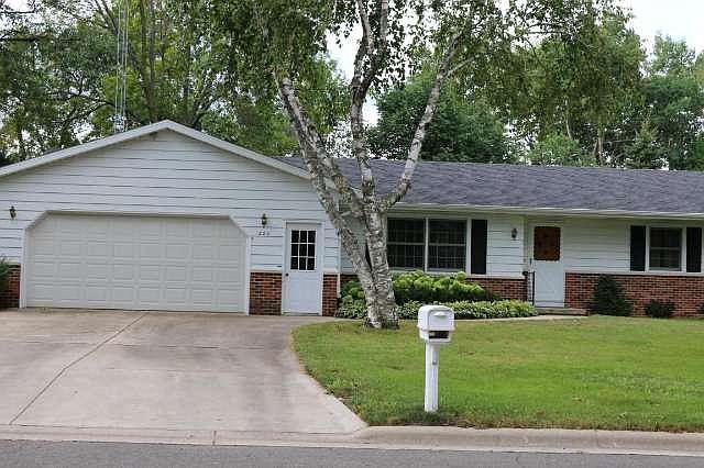 1st image of 220 Woodland Ct