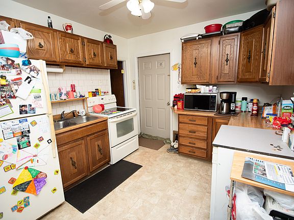 3rd image of 915 7th Ave