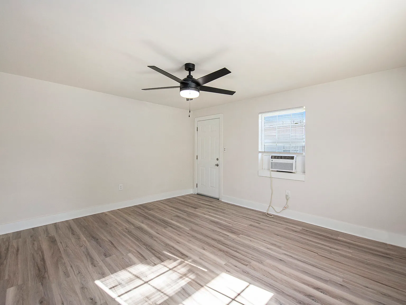 Studio, 390 sqft, $1,000 — Photo 3
