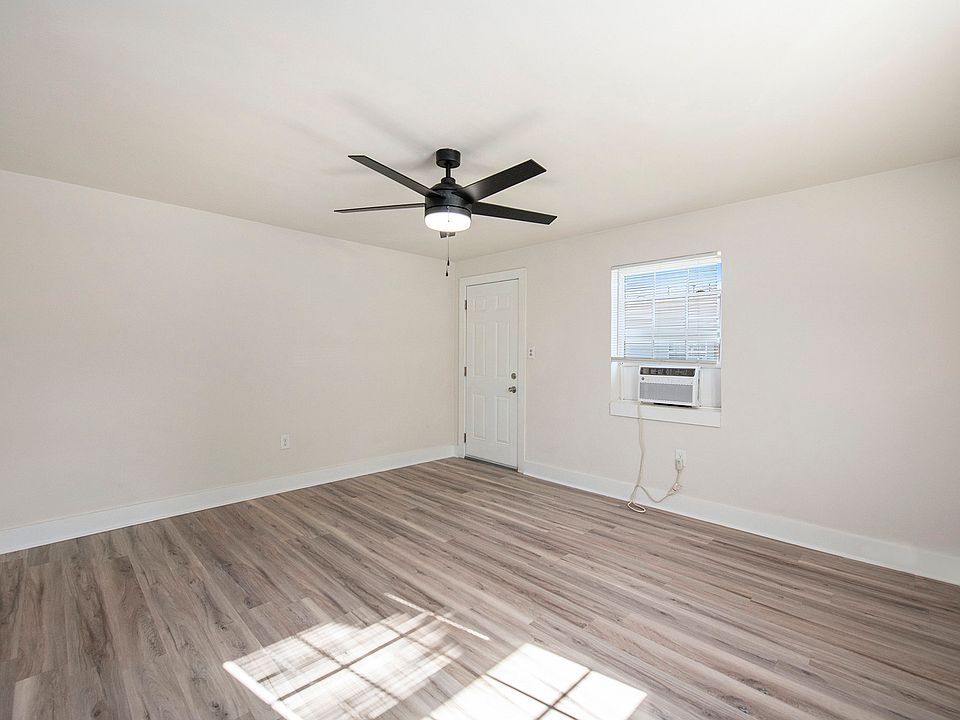 Living area/Bedroom