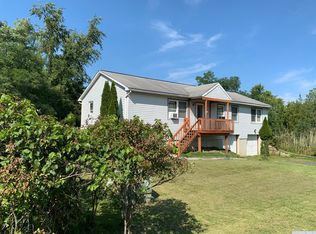 38 Haunted Cir, Athens, NY 12015