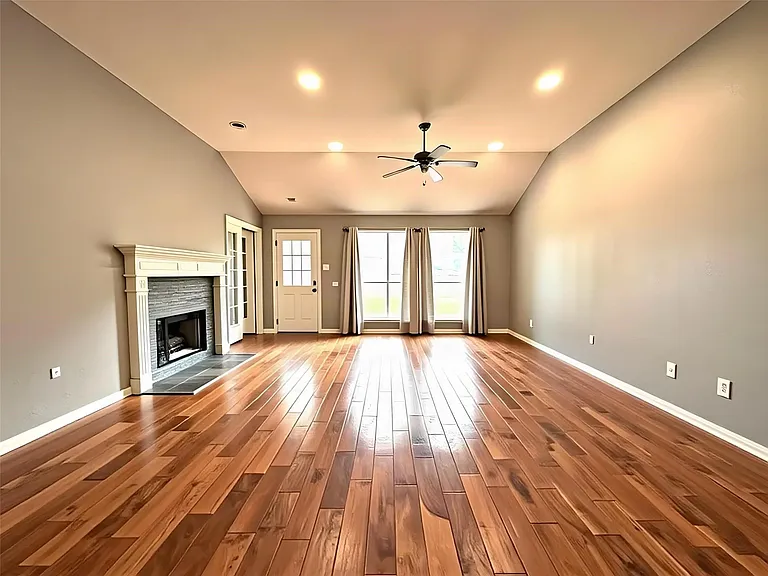 1423 Greenway Village Dr — Photo 6
