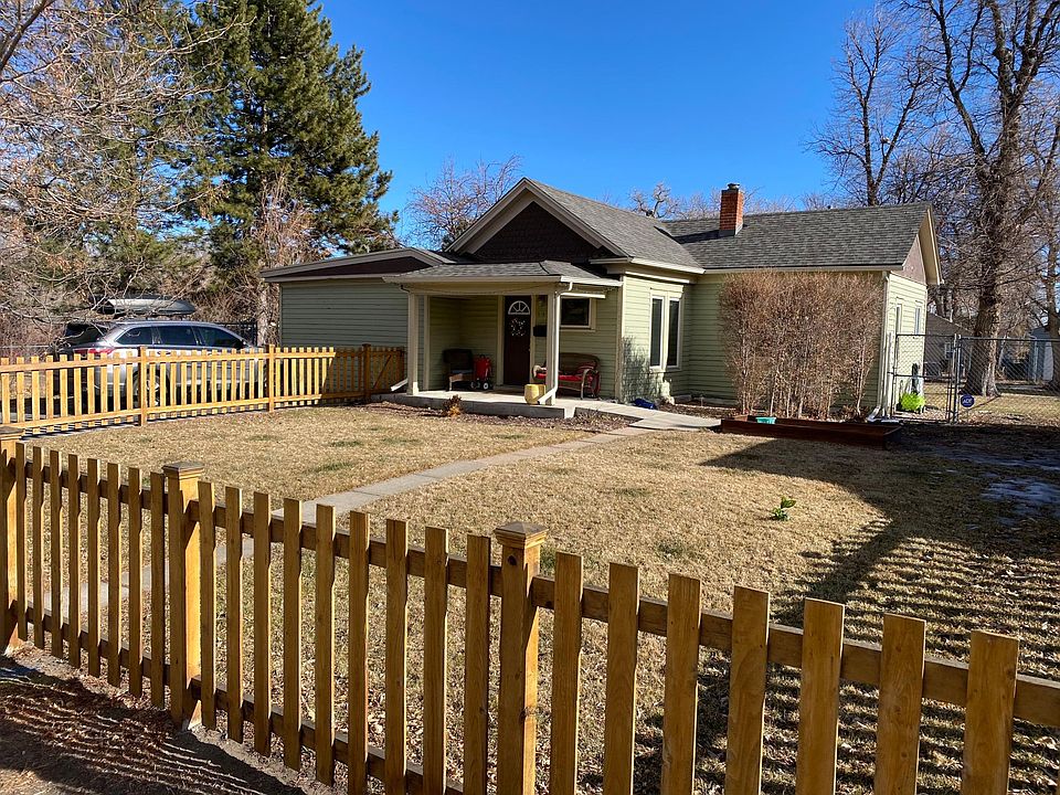 Front Yard with cedar fencing