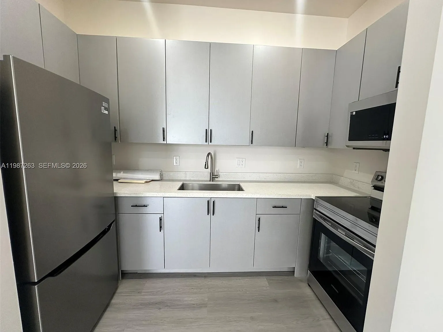3 bed, 1100 sqft, $3,000 — Photo 4