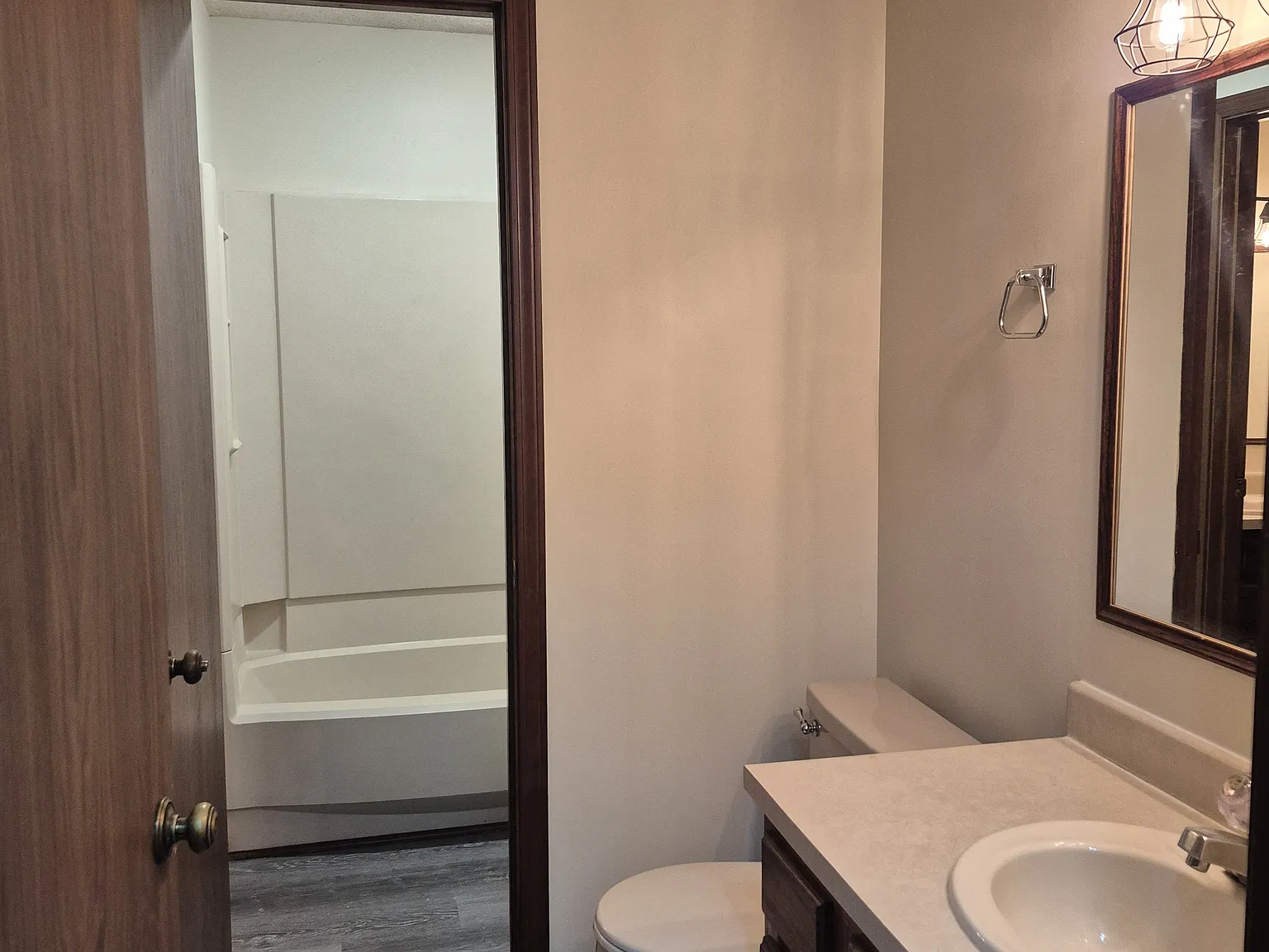 2 bed, 1.5 bath, 912 sqft, $1,050 — Photo 4