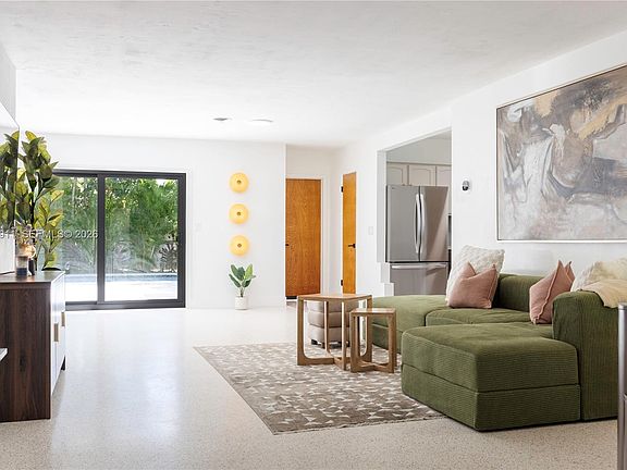 4th image of 1860 SW 13th St