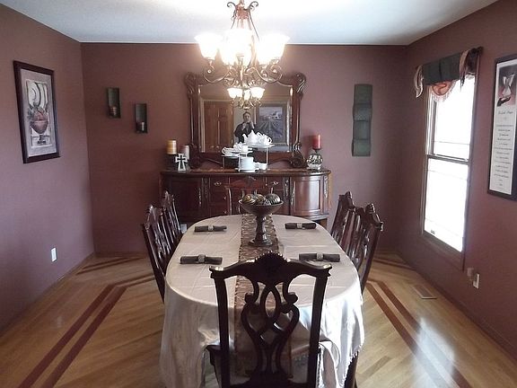 Dining room inlaid flooring