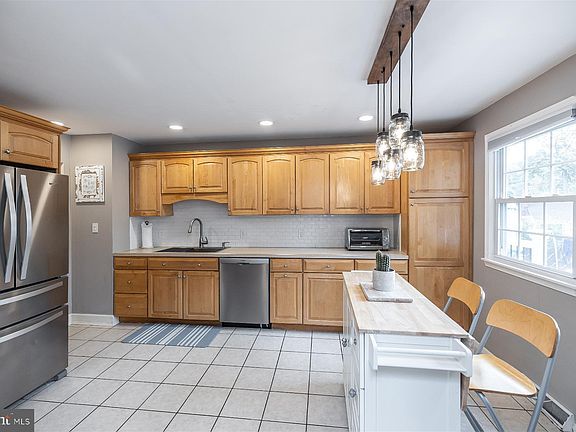 2nd image of 1525 James Ct
