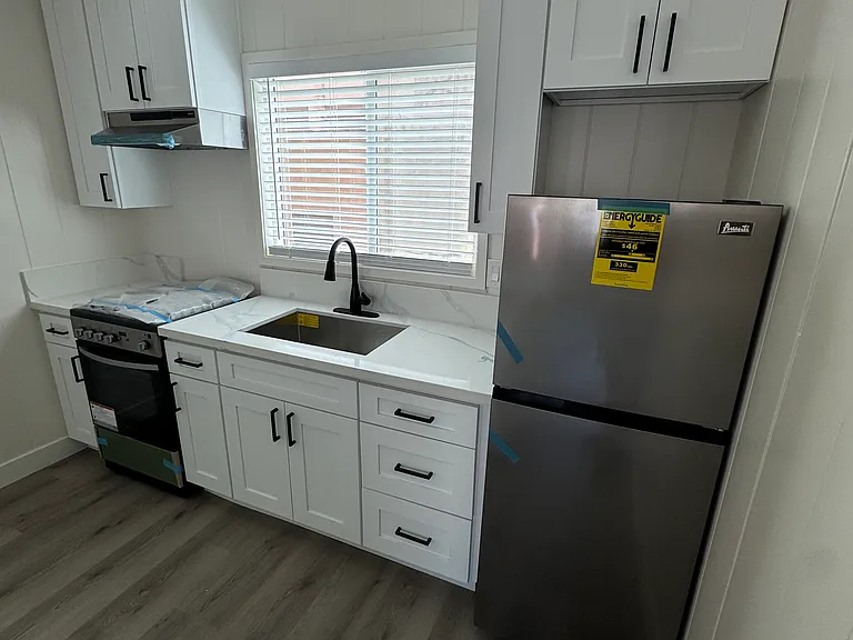 15461 Moorpark St #5 — Photo 4
