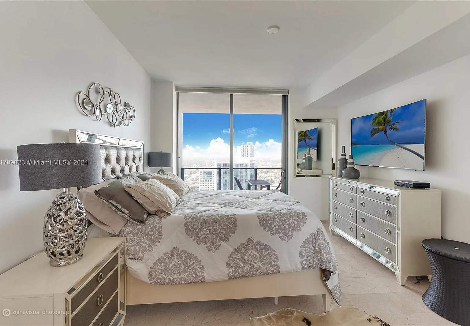 1 bed, 810 sqft, $5,800 — Photo 3