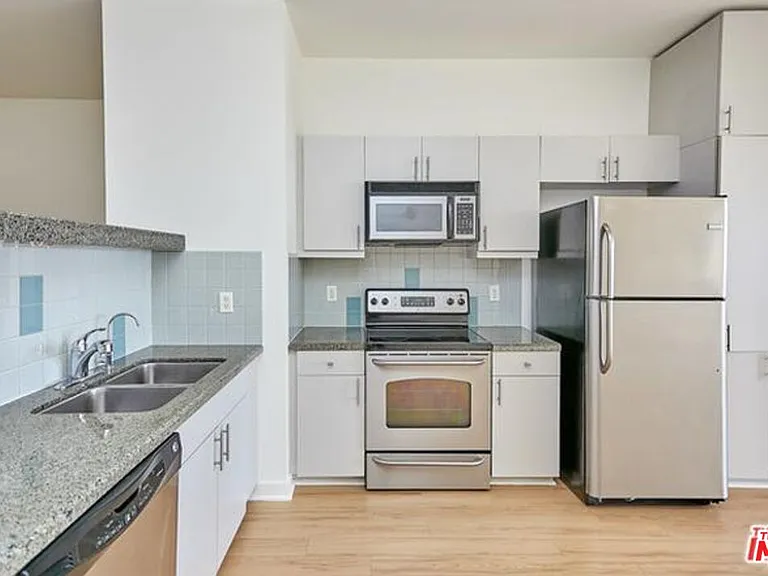 3810 Wilshire Blvd #809 — Photo 5
