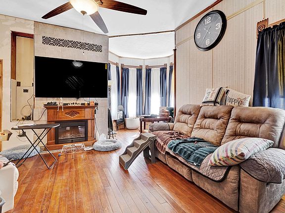 5th image of 150 W Webster St