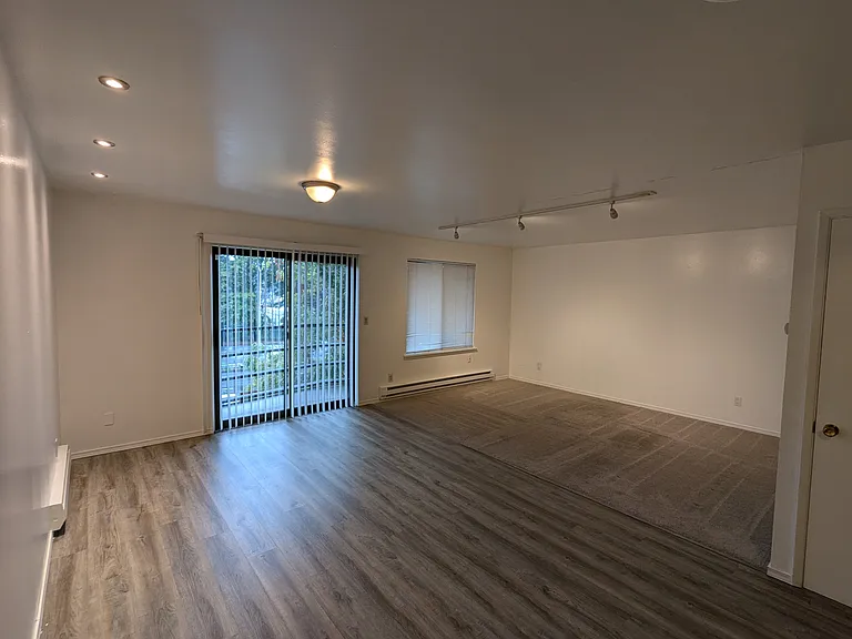 Cinebar Apartments — Photo 11