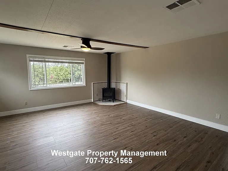 965 Eastman Ln — Photo 10