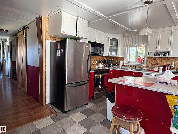5th image of 115 2nd St E