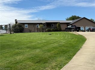 5655 Helen Dr, Zanesville, OH 43701