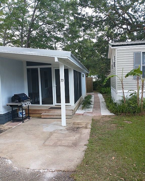 Screened porch 8'6 x 15'6