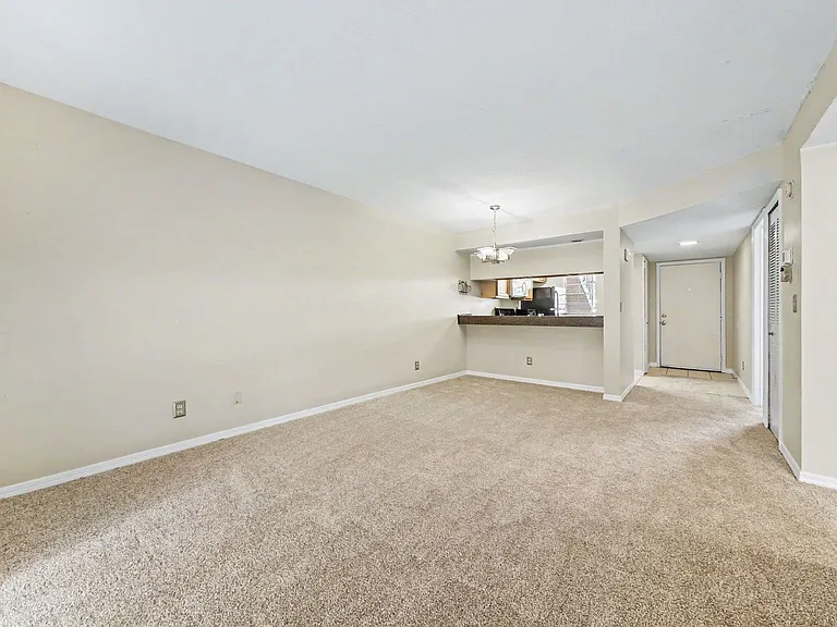 3150 Sir Hamilton Cir #2 — Photo 10