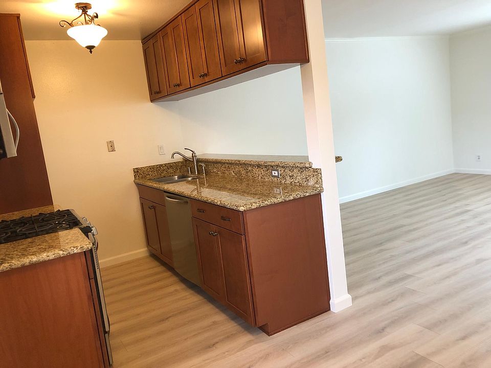 1st image of 3907 La Crescenta Ave APT 210