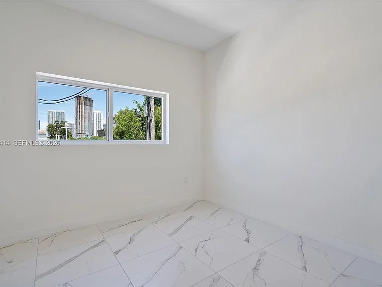 420 SW 7th Ave #304 — Photo 10