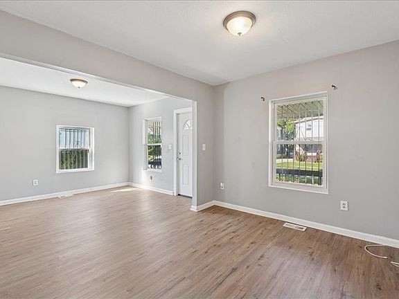 5th image of 12810 Griffing Ave