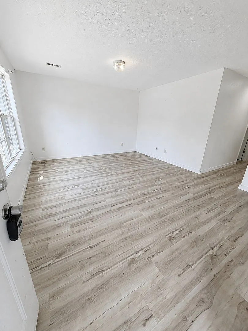 3 Bedroom | 2 Bathroom | 1,100 square feet | Merriam Woods MO! — Photo 3