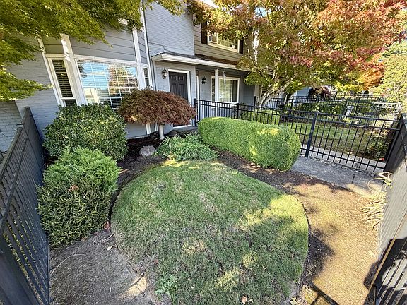 3rd image of 1255 NW Trail Ave Unit 5-1