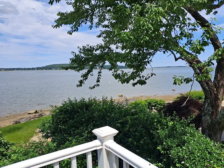 18 Shore Dr — Photo 2