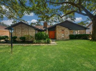 2715 Fairway Dr, Sugar Land, TX 77478