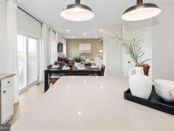 5th image of 325 Valor Ln