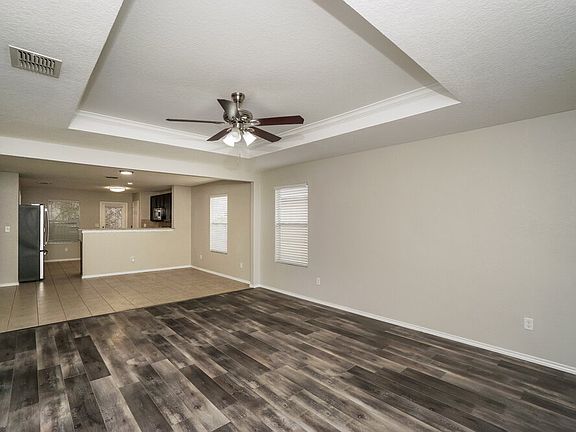 5th image of 818 Cowhide Dr