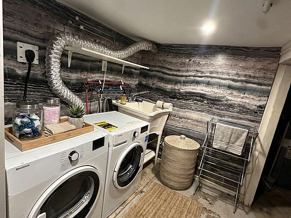5th image of 529 Cannon St E Unit 1